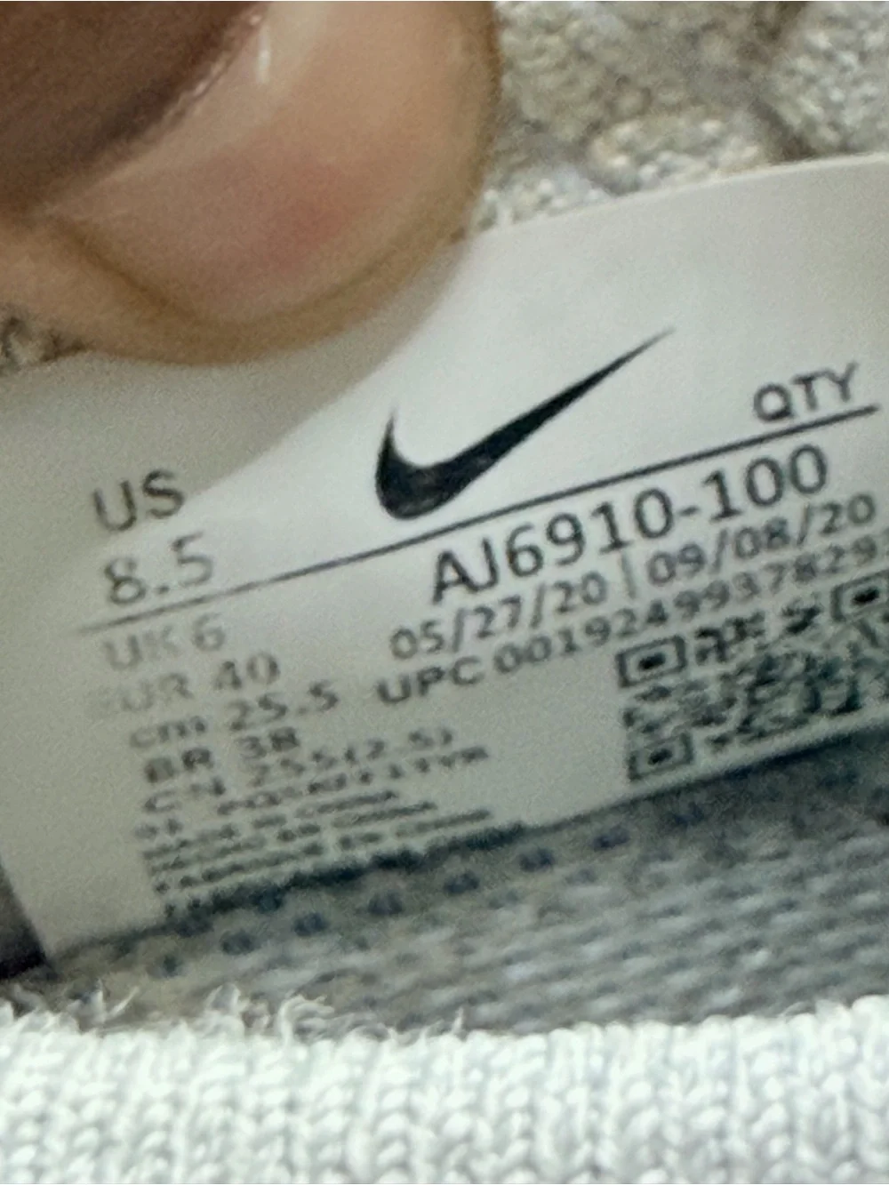 Nike Women's Light Grey/White Vapormax Flyknit Athletic Shoes